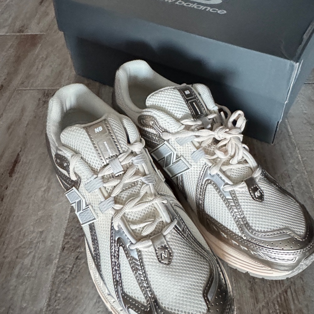 New Balance 1906R Arid
Stone Size 12.5 Women or 11 Men - Picture 2 of 9